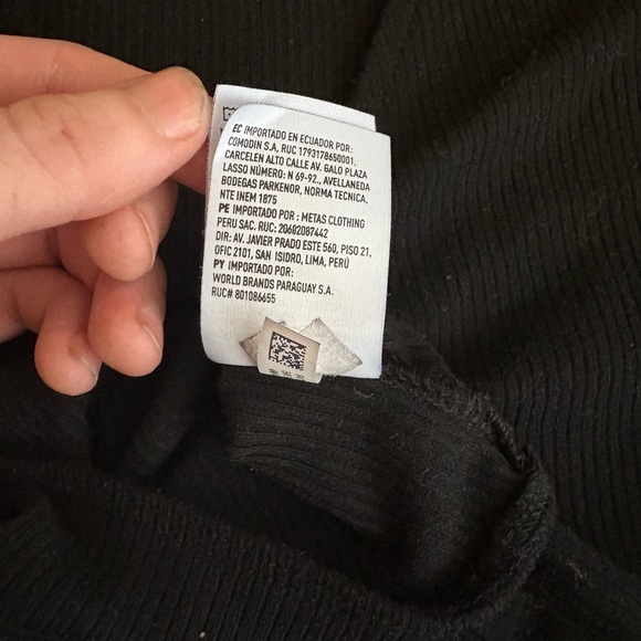 American Eagle Outfitters Black Bodysuit with Scrunch V-Neckline - Picture 12 of 13